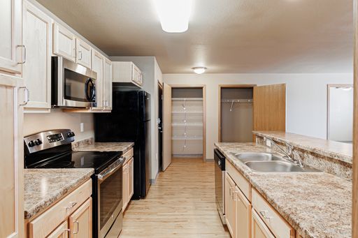 4461 12th St W, Unit 201, Dickinson, ND 58601