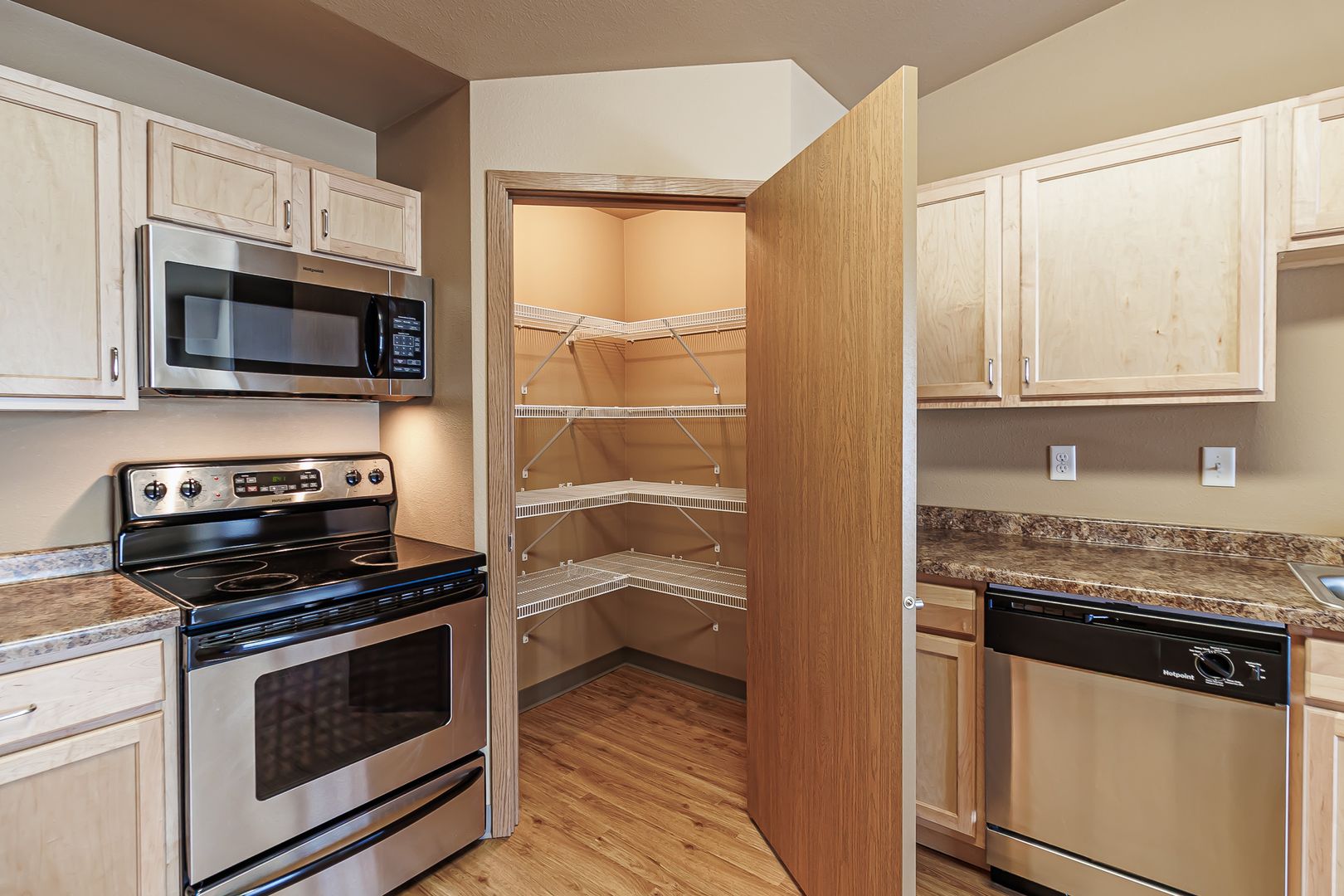 Dickinson Apartment: 4461 12th St W