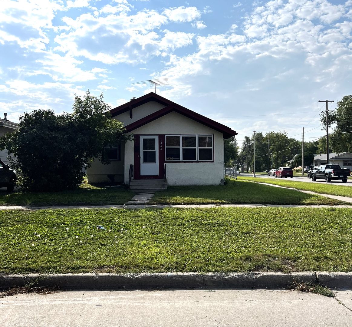 Fargo House: 1044 16th St N
