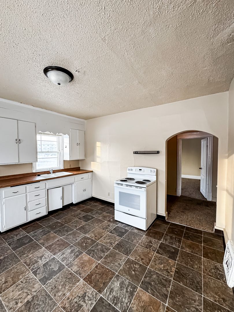 Fargo House: 1017 17th St N