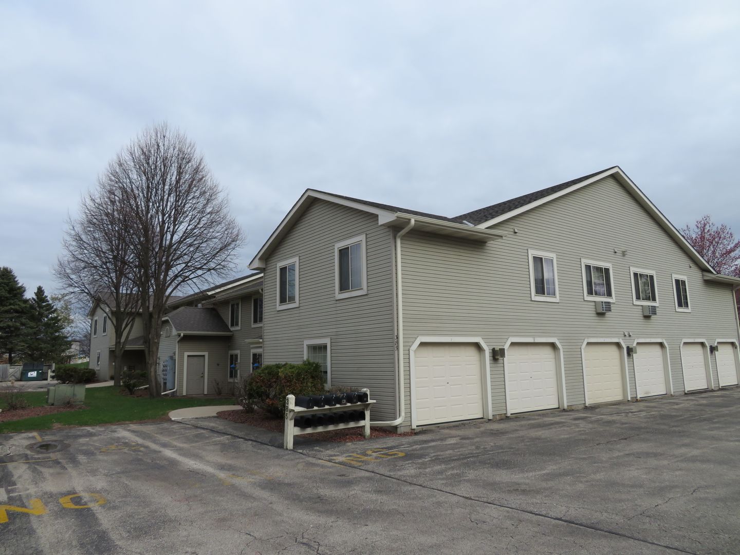 Lomira Apartment: 385 Main Street