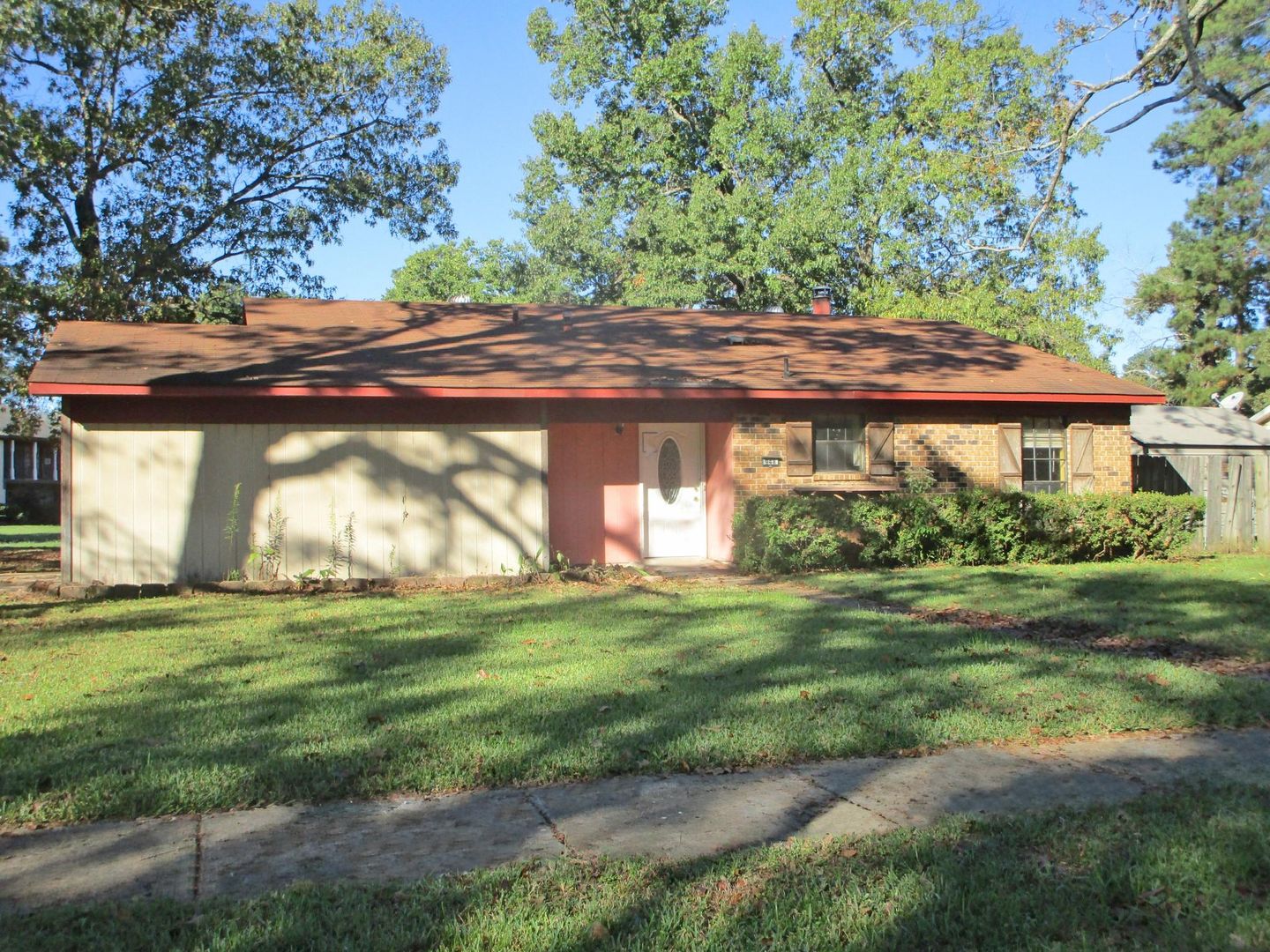 Shreveport House: 948 N. Lakewood Drive
