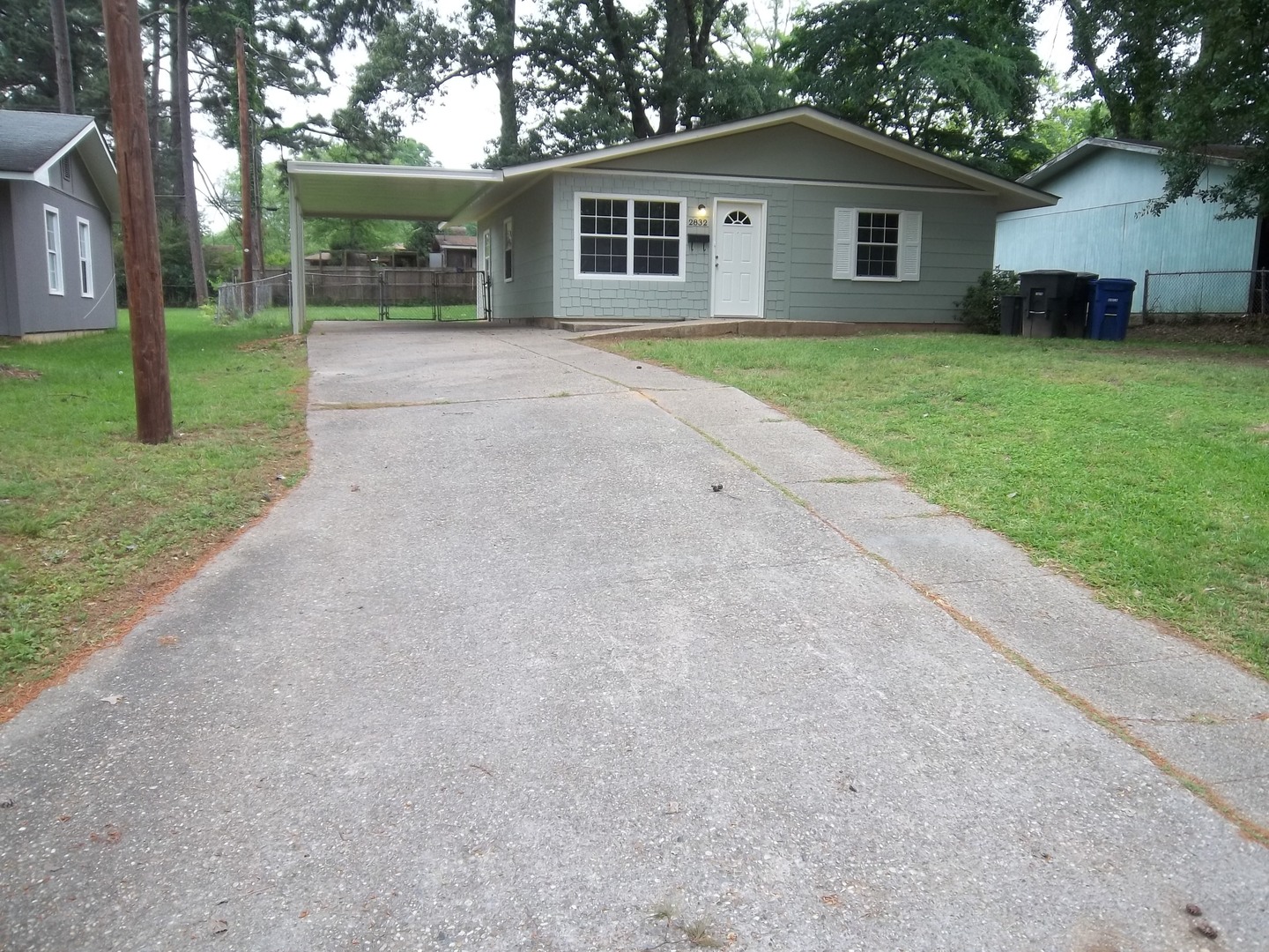 Shreveport House: 2832 Holiday Lane