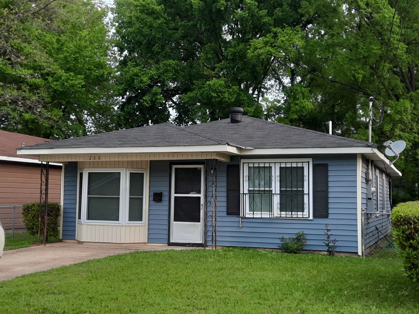 Shreveport House: 266 E. Dudley