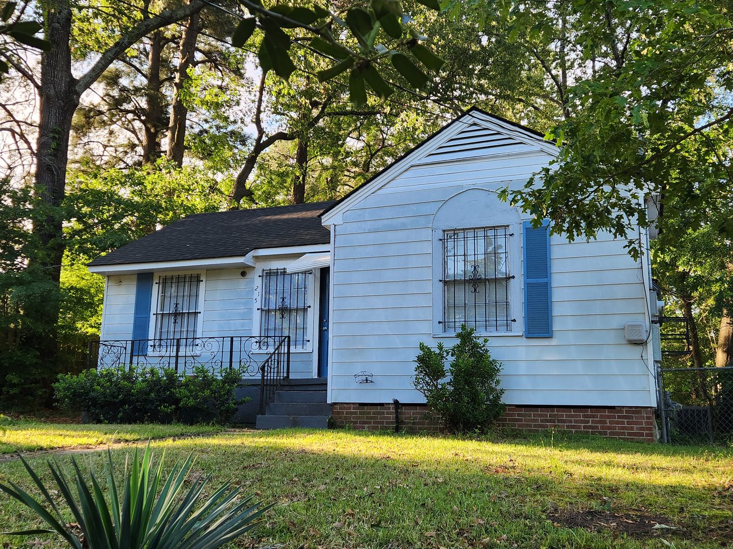Shreveport House: 215 E. Washington Street