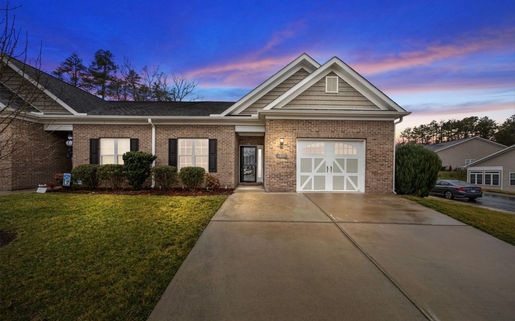 Graham Townhome: 1619 Riverwalk Drive