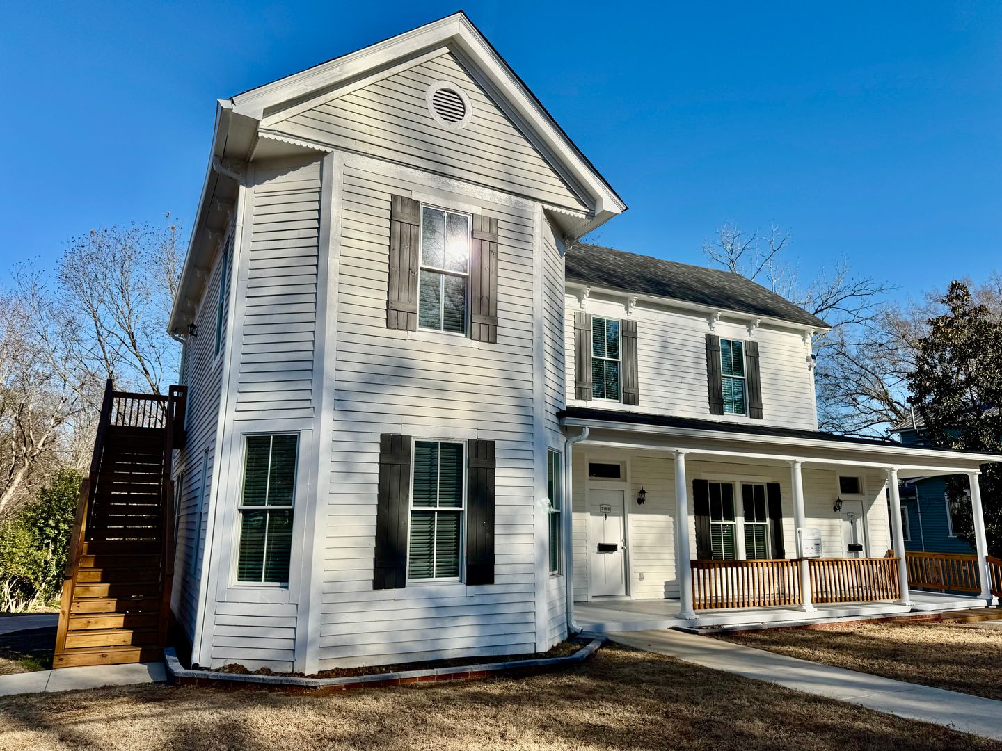 Oxford Apartment: 218 College Street