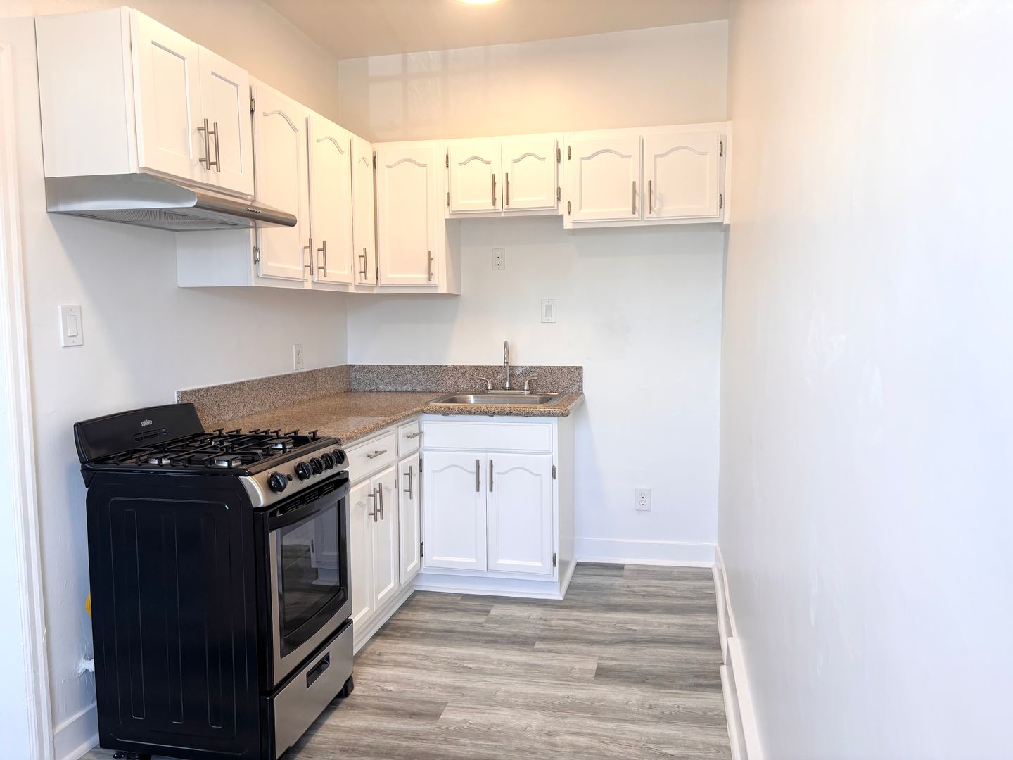 Los Angeles Apartment: 2743 San Marino Street