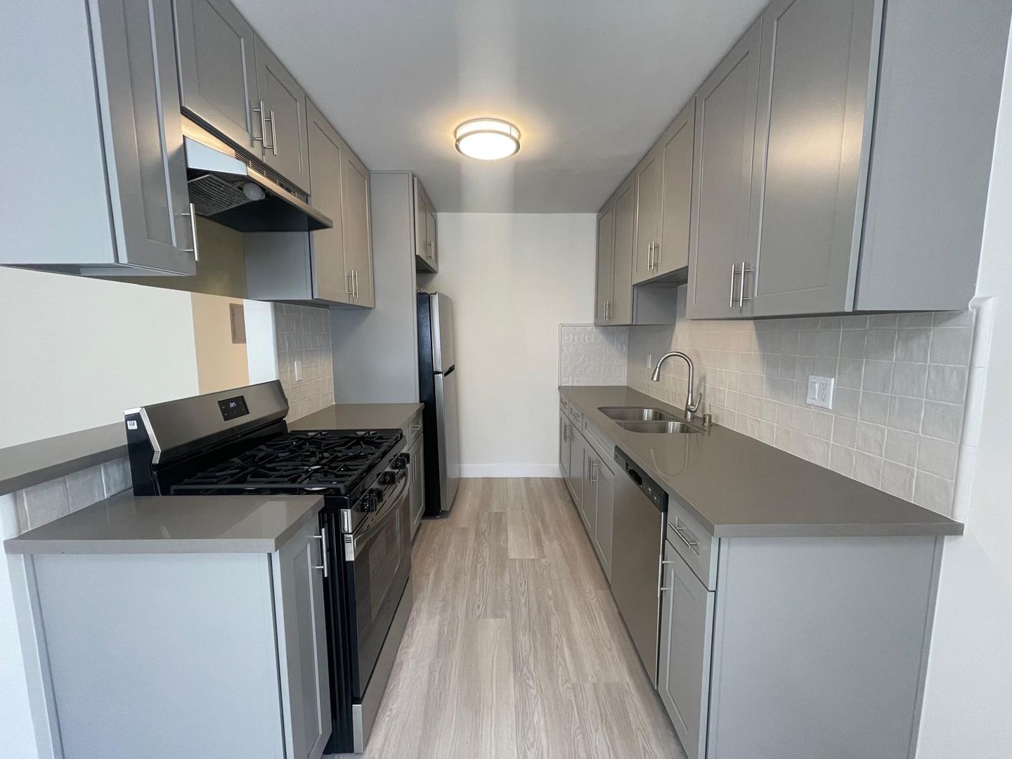 Encino Apartment: 5130 Yarmouth Avenue