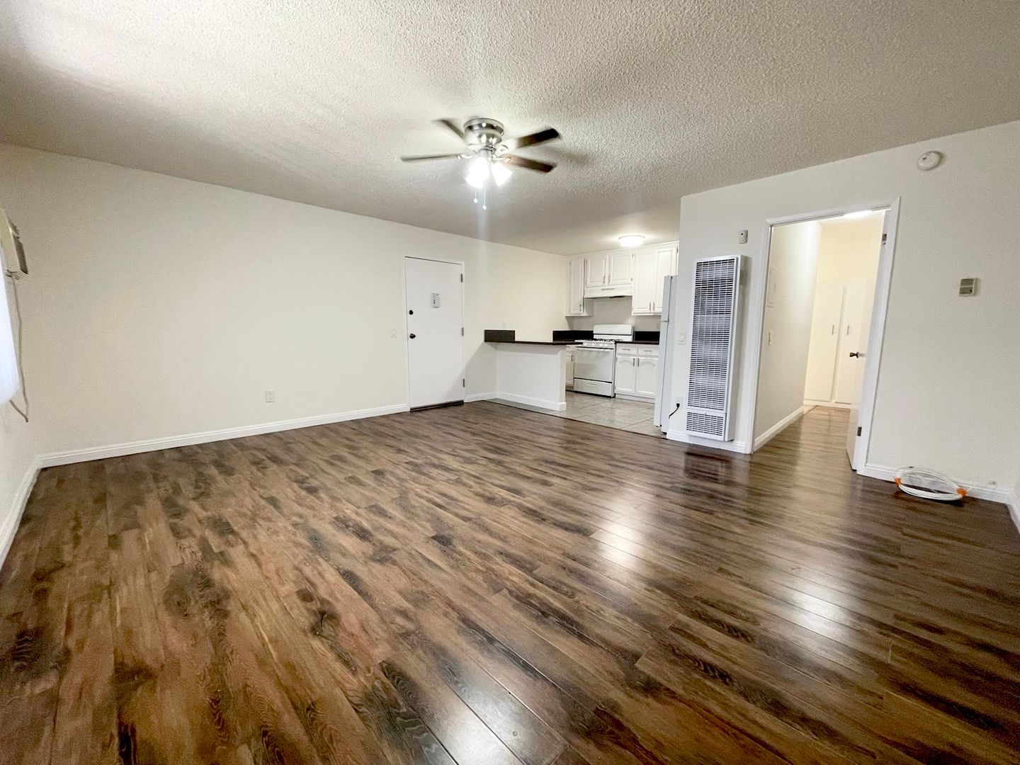 Van Nuys Apartment: 6546 Sepulveda Blvd