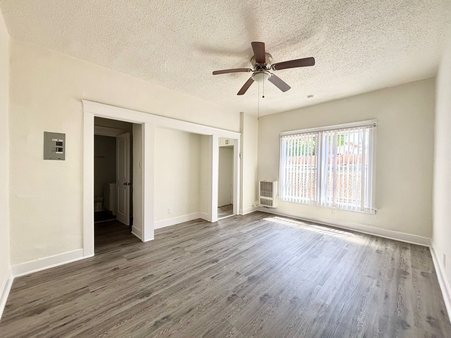 Los Angeles Apartment: 2737 San Marino Street