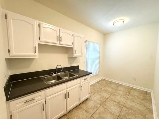 BEAUTIFUL SINGLE AVAILABLE ONLY $500 DEPOSIT OAC – photo 1