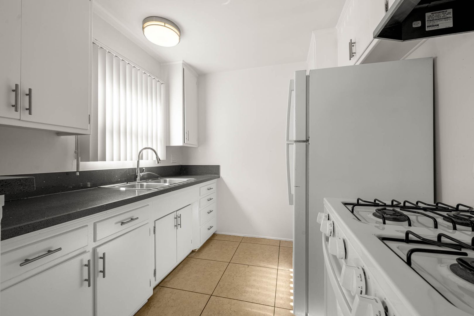 Los Angeles Apartment: 712 N. Ardmore Ave