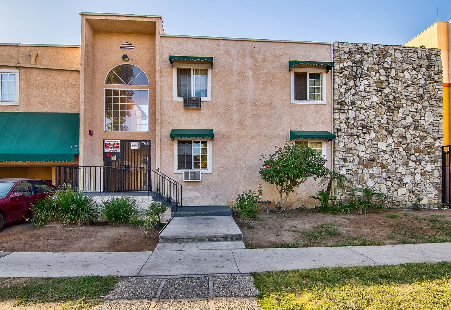 Winnetka Apartment: 20414 Cohasset Street