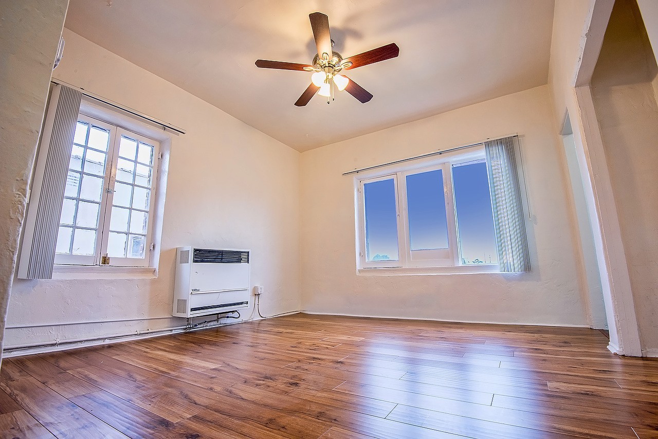 Los Angeles Apartment: 1518 South Wilton Place
