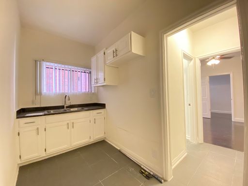BEAUTIFUL 1+1 MUST SEE!!!! ONLY $500 DEPOSIT (OAC) – photo 1