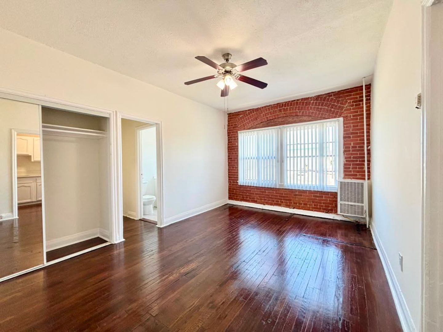 Los Angeles Apartment: 147 South Normandie Avenue