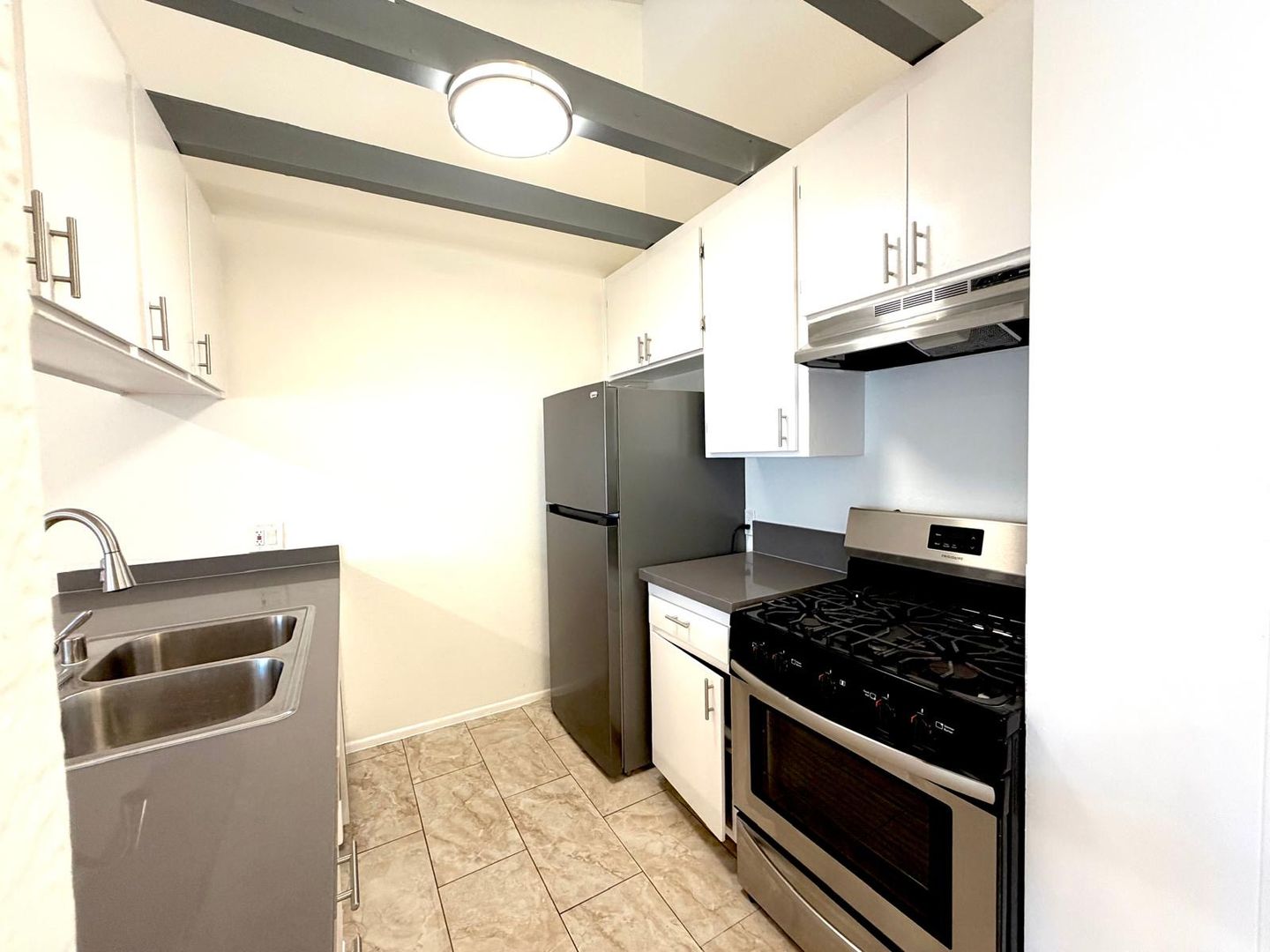 Canoga Park Apartment: 6738 Independence Ave.