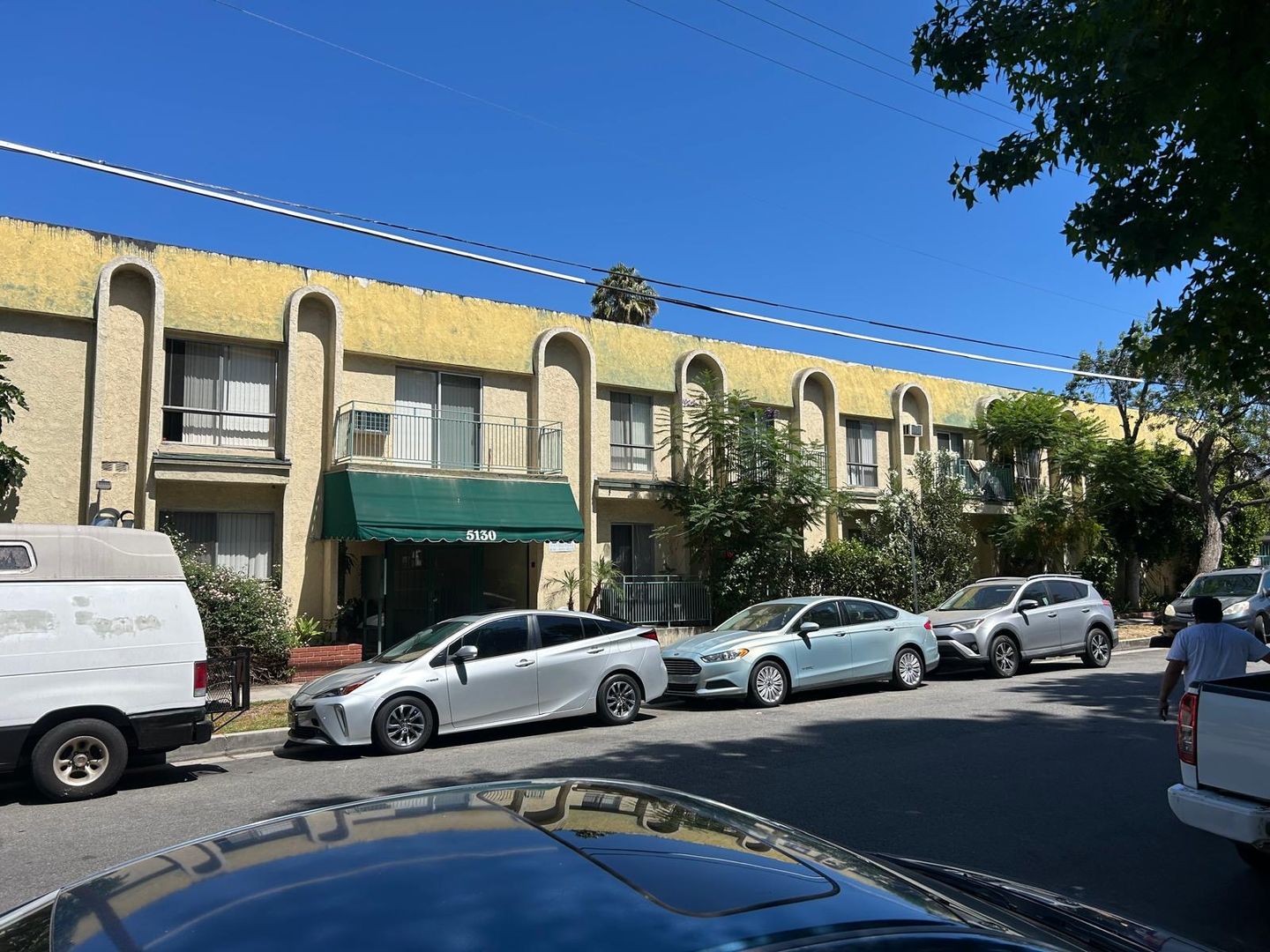 Encino Apartment: 5130 Yarmouth Avenue