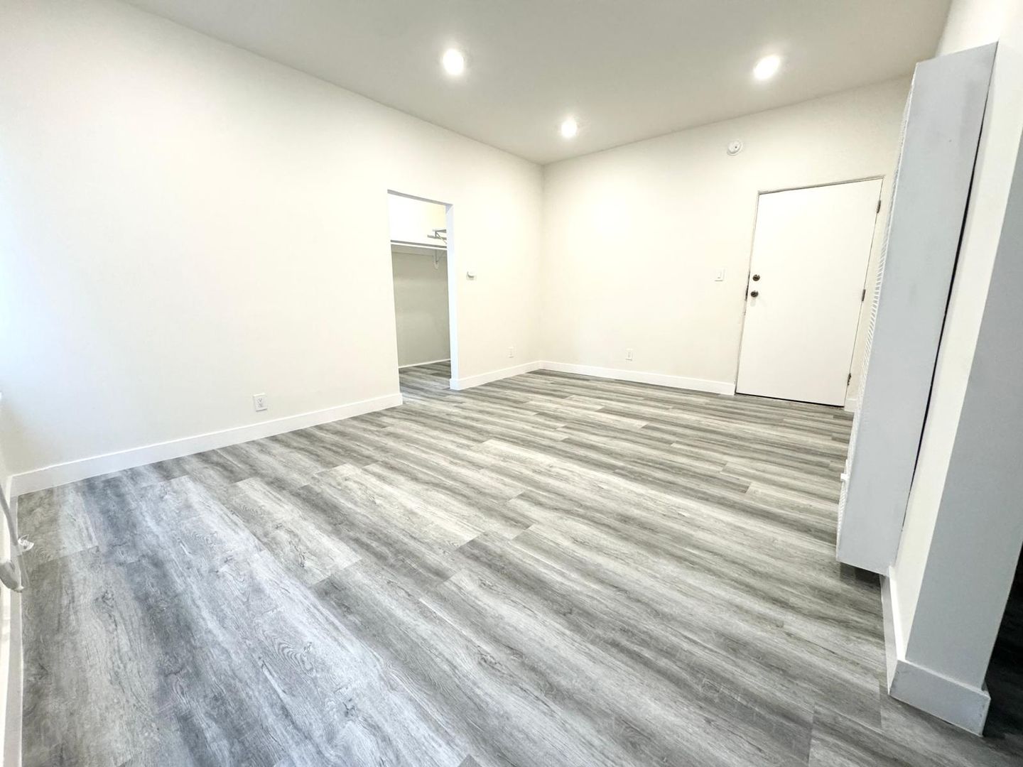 Los Angeles Apartment: 400 N. Coronado Street