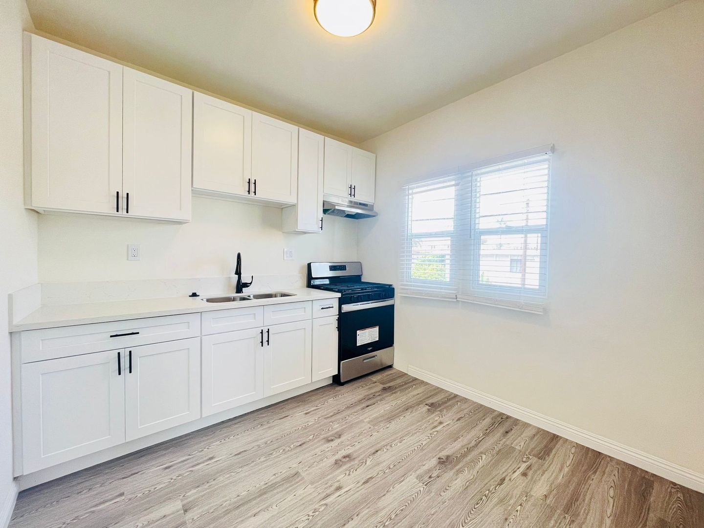Los Angeles Apartment: 1056 S. Normandie Avenue