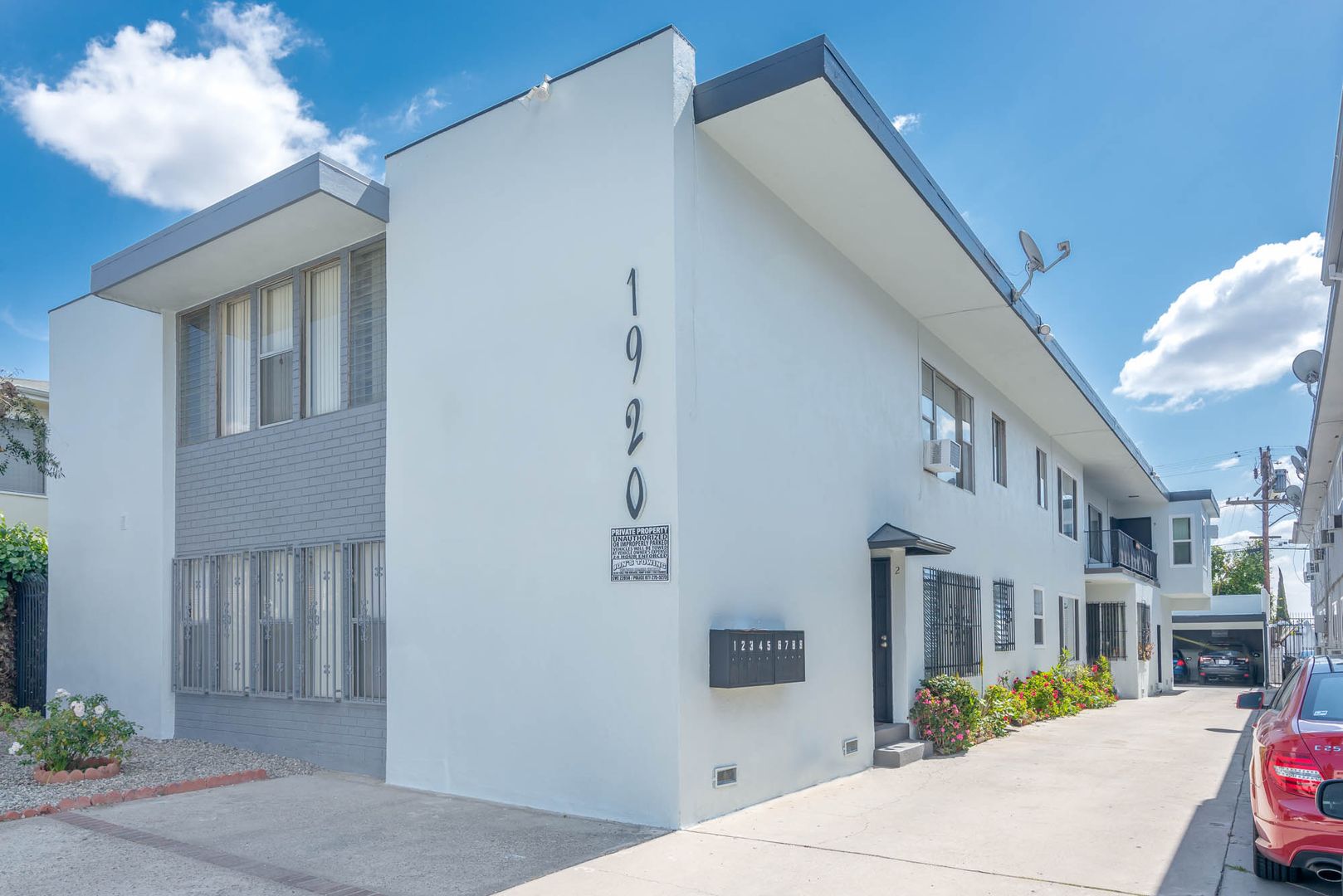 Los Angeles Apartment: 1920 South Shenandoah Street