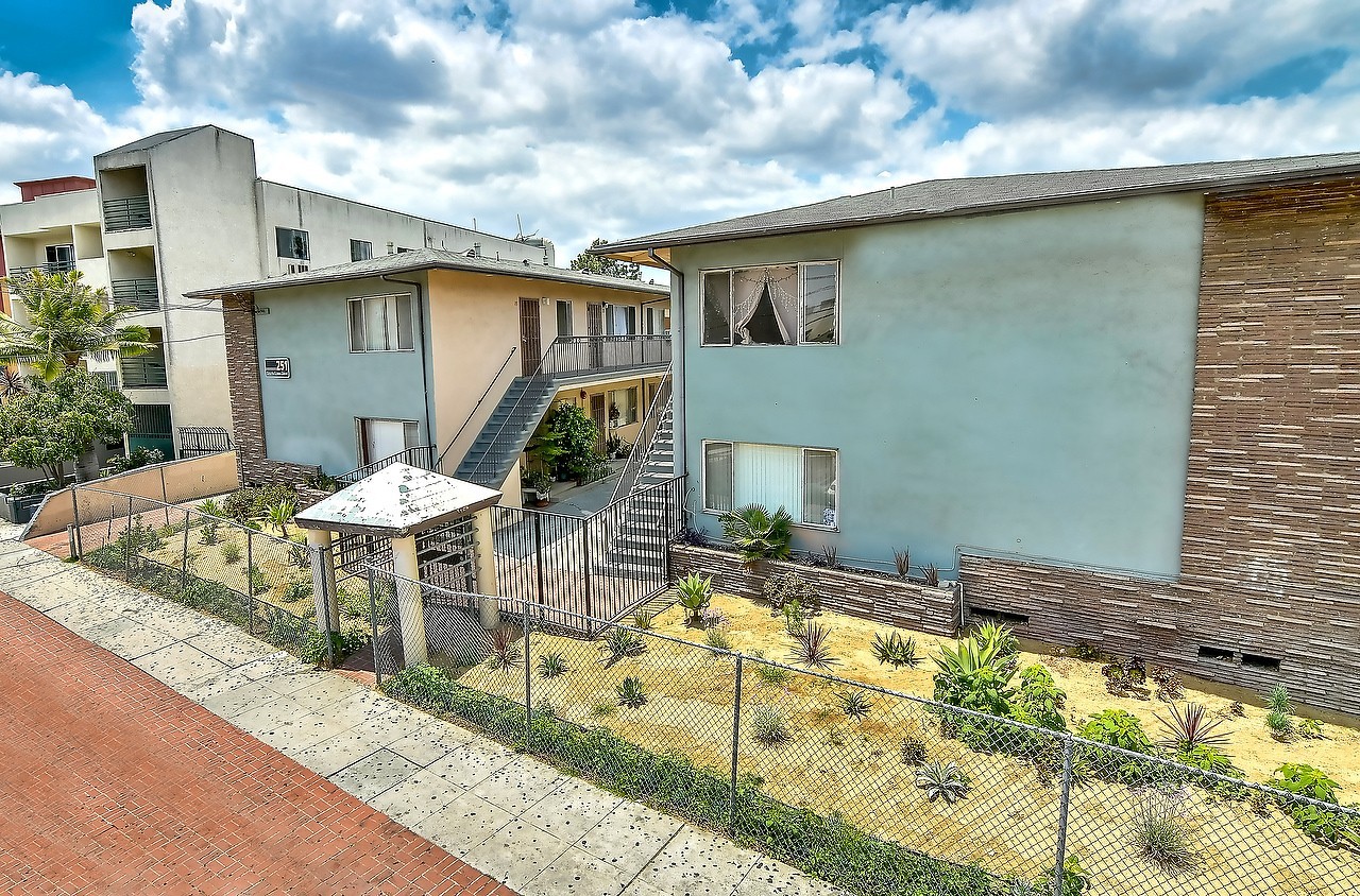 Los Angeles Apartment: 251 S. Loma Drive