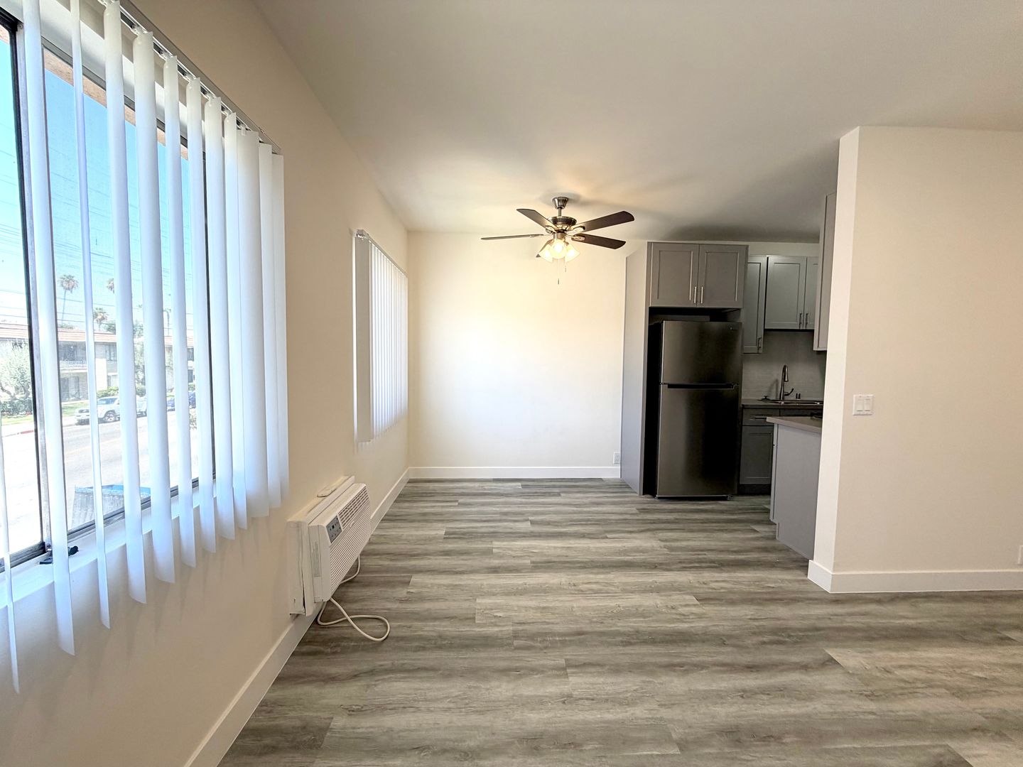 Van Nuys Apartment: 15352 Vanowen Street