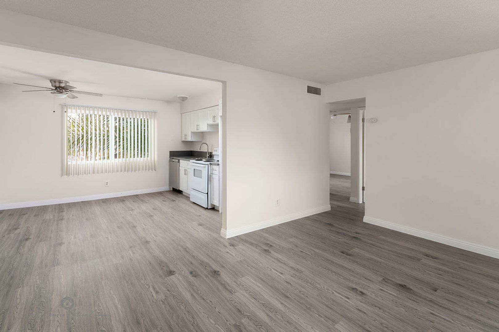 Bakersfield Apartment: 4229-4317 Columbus Street