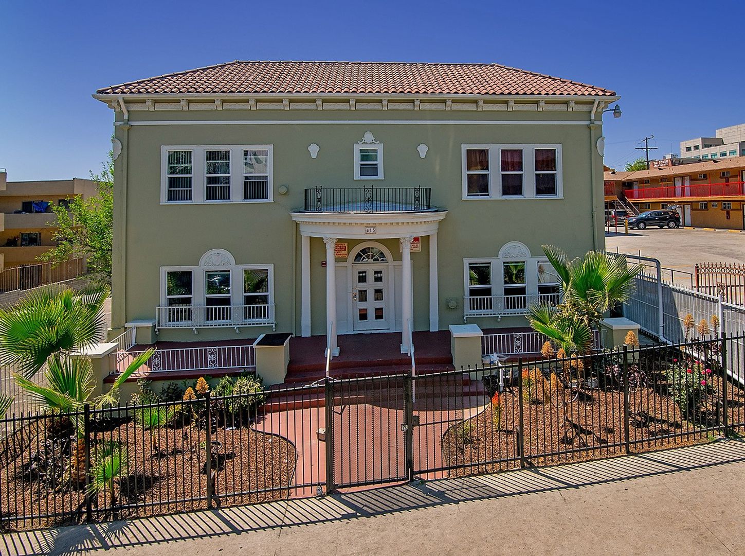 Los Angeles Apartment: 415 South Westlake Avenue