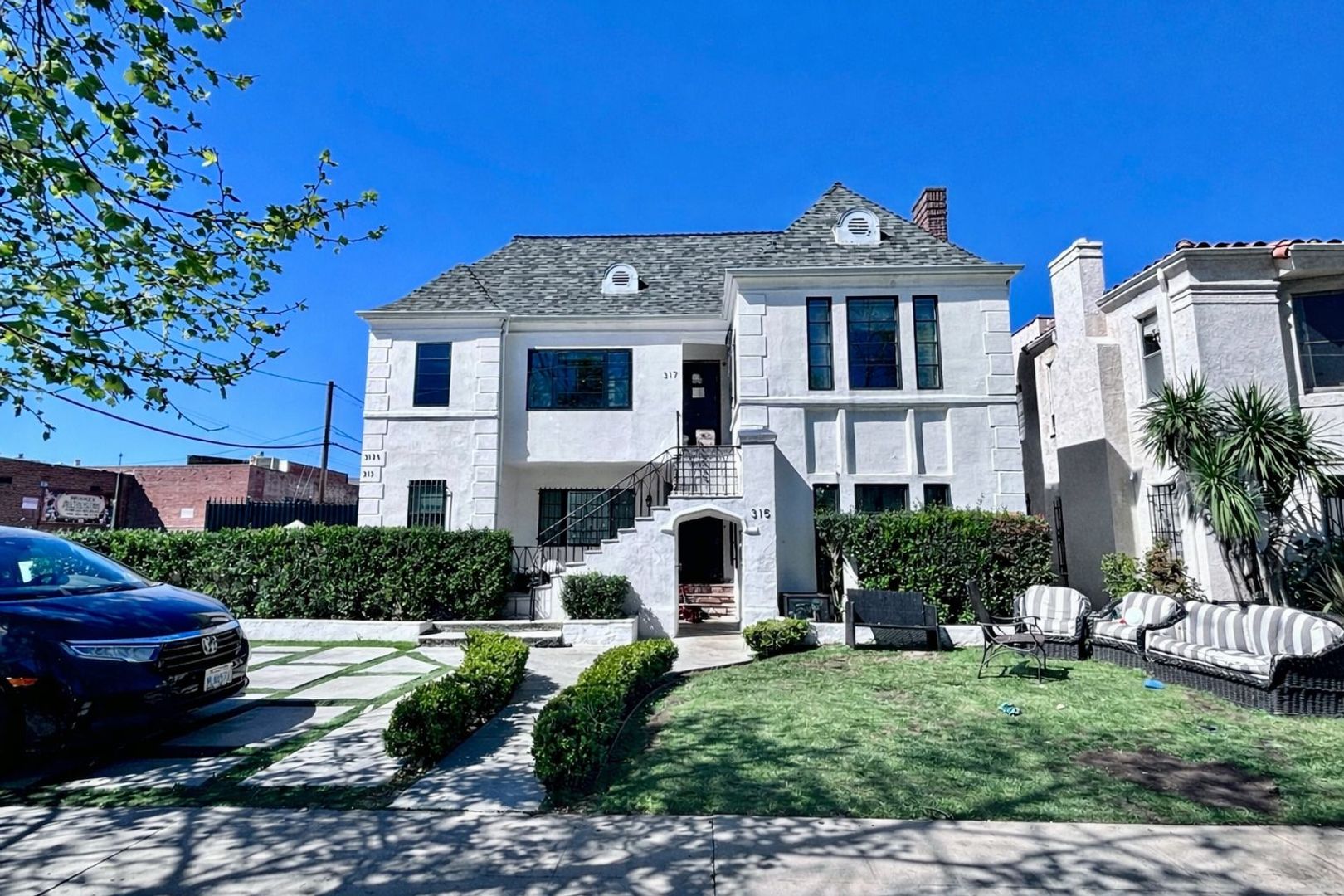 Los Angeles Apartment: 315-317 N. Detroit St.