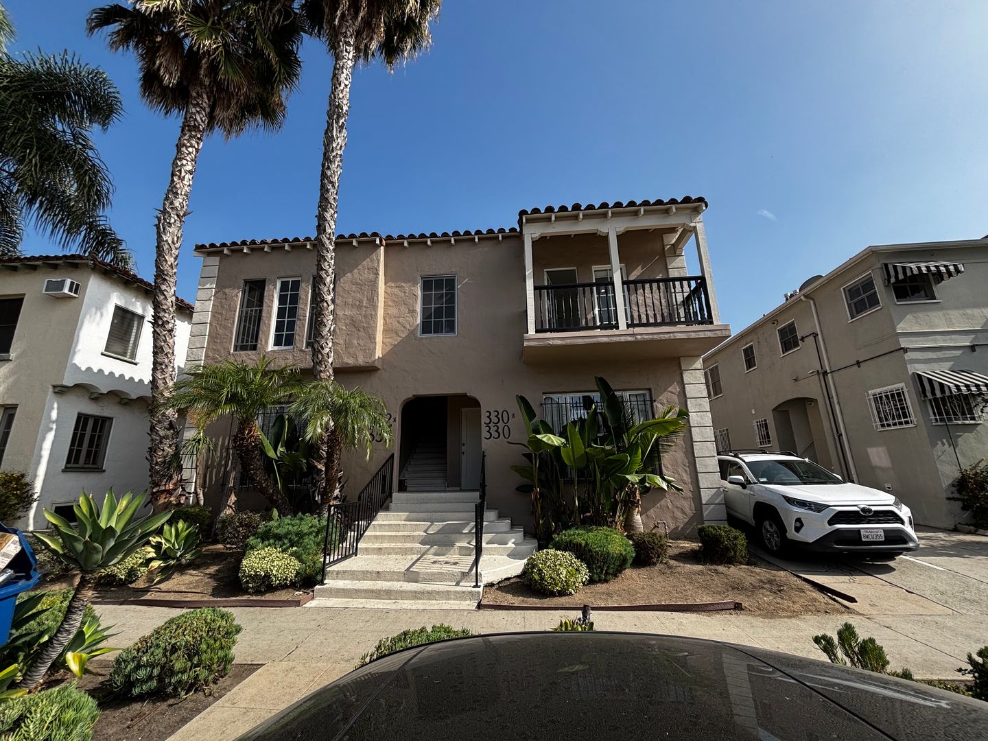 Los Angeles Apartment: 330 N. Genesee Ave.