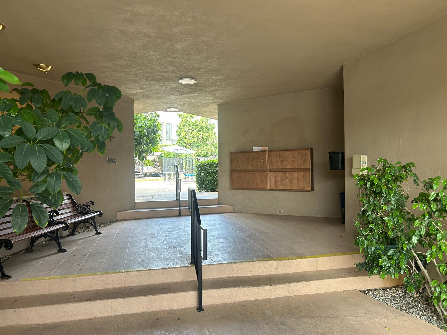 Canoga Park Apartment: 21700 Roscoe Boulevard