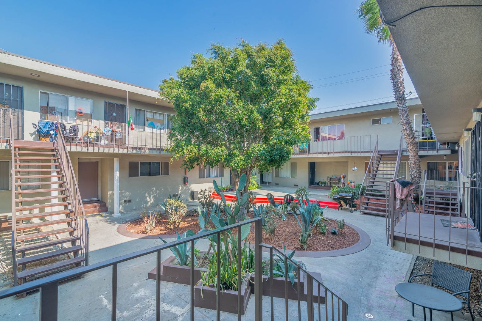 Inglewood Apartment: 530 E. Arbor Vitae St