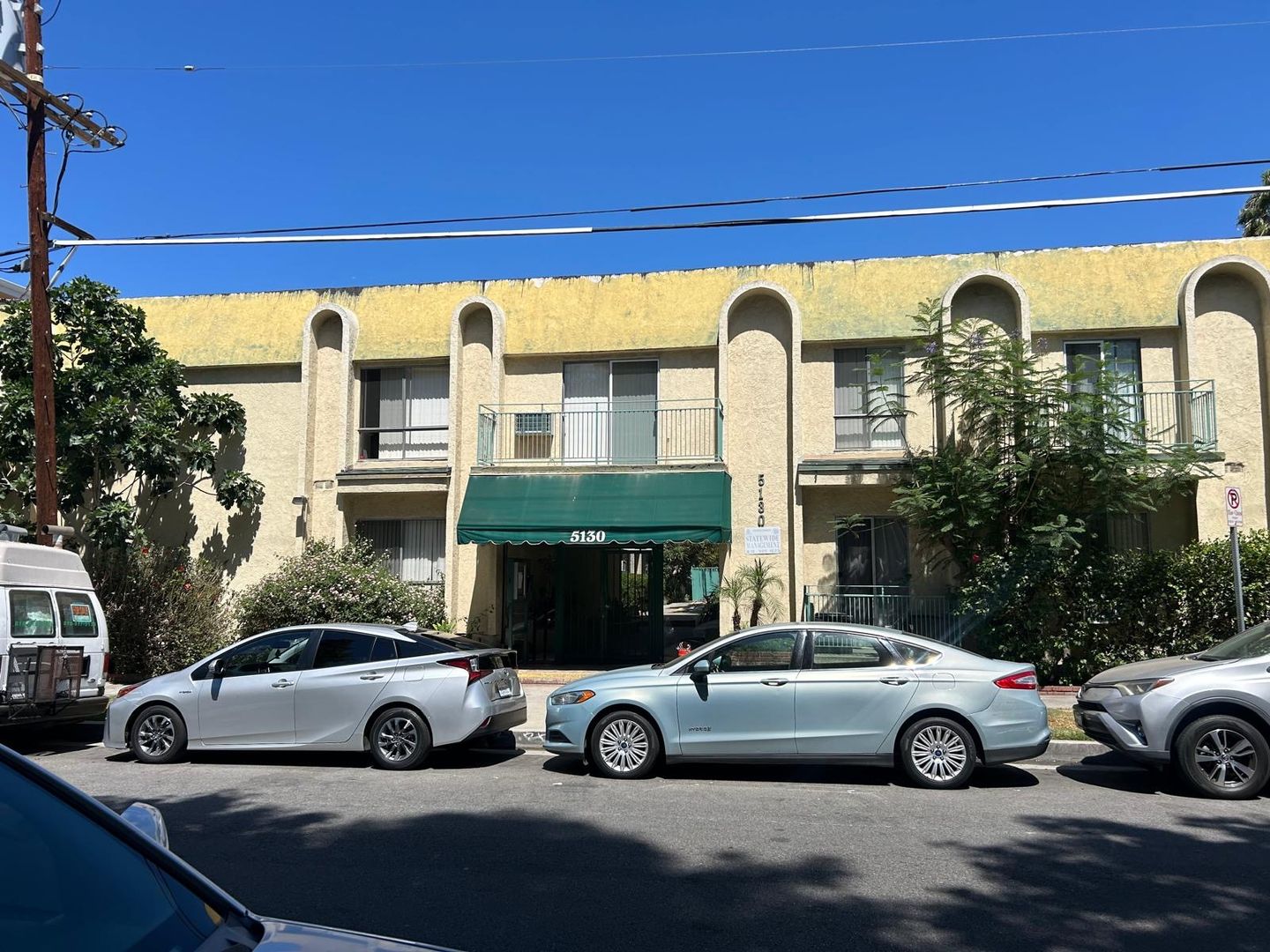 Encino Apartment: 5130 Yarmouth Avenue