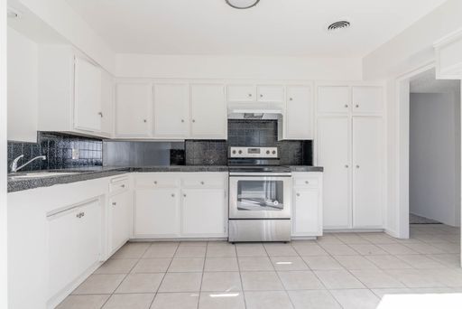 BEAUTIFUL REMODELED 2+2, MUST SEE!!!! (ONLY $500 DEPOSIT OAC) – photo 1