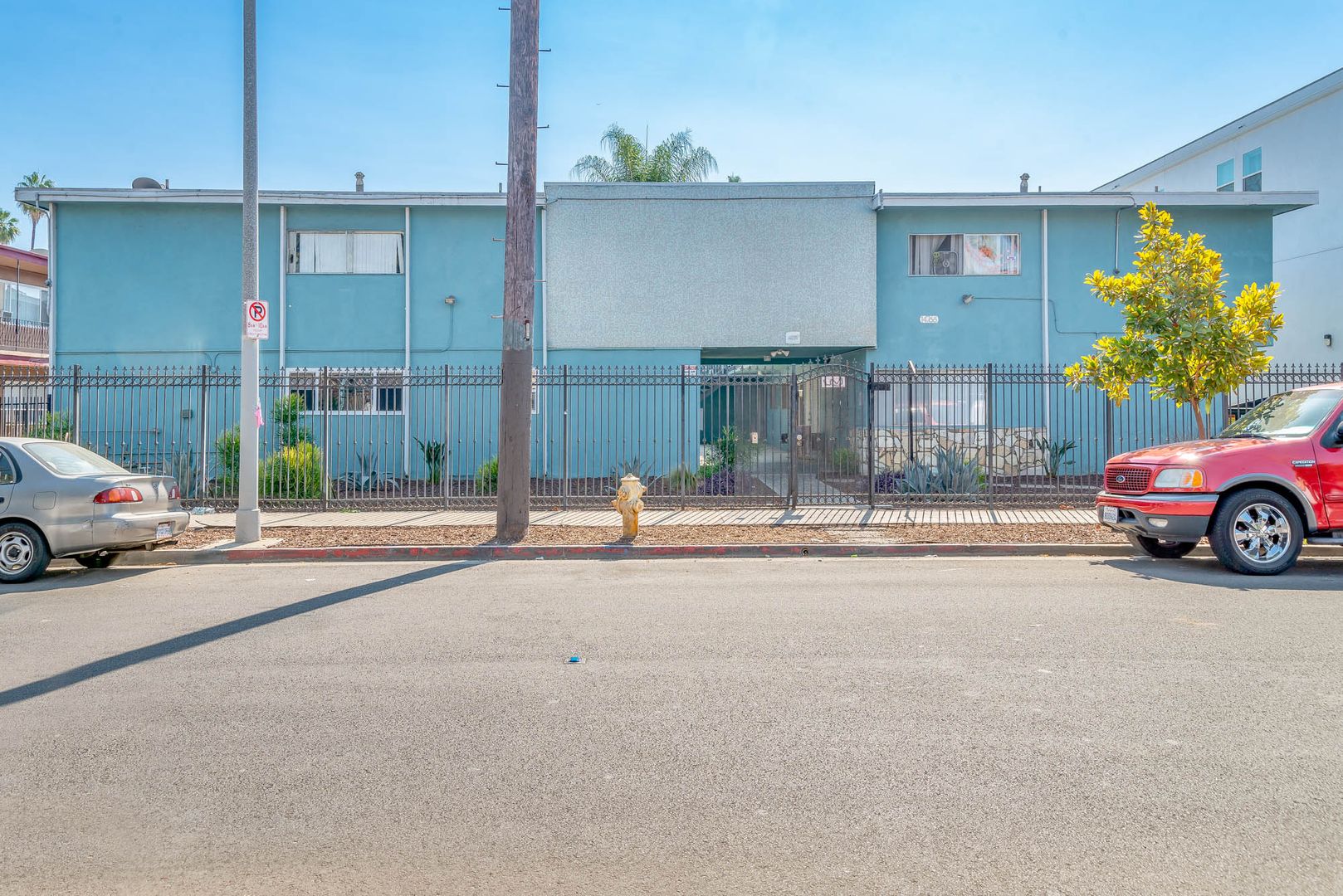 Van Nuys Apartment: 14766 Delano Street