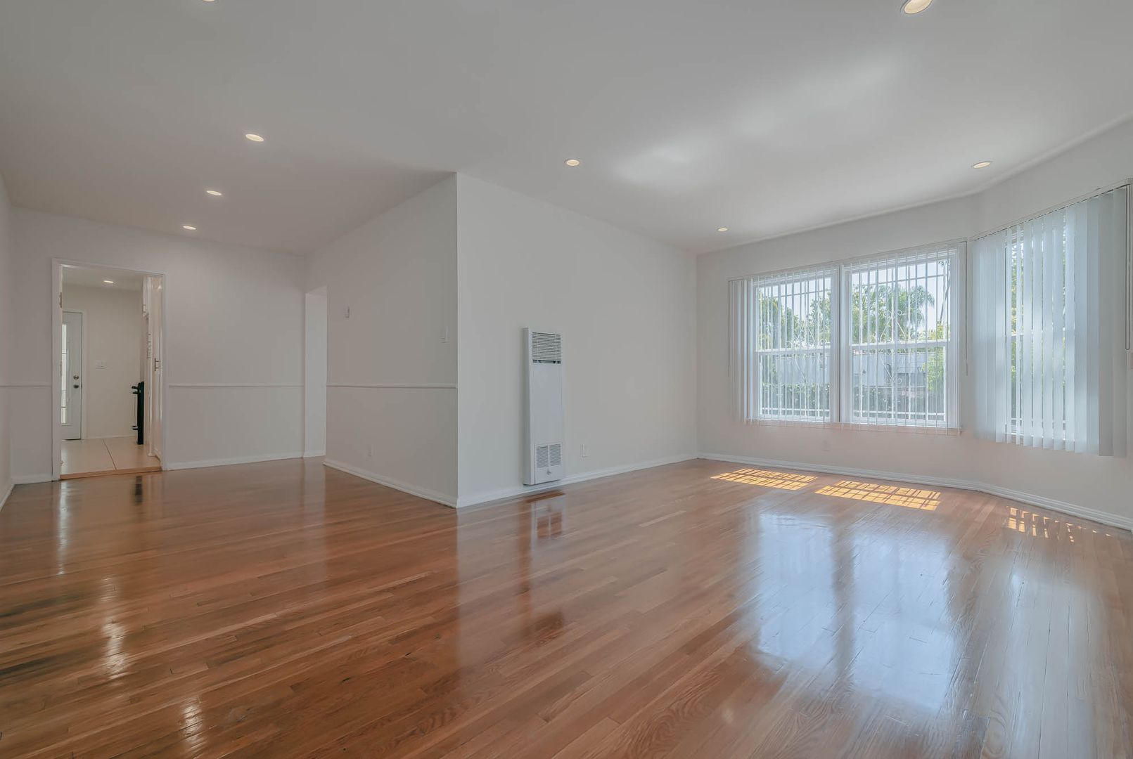 Los Angeles Apartment: 948 S. Mansfield Ave