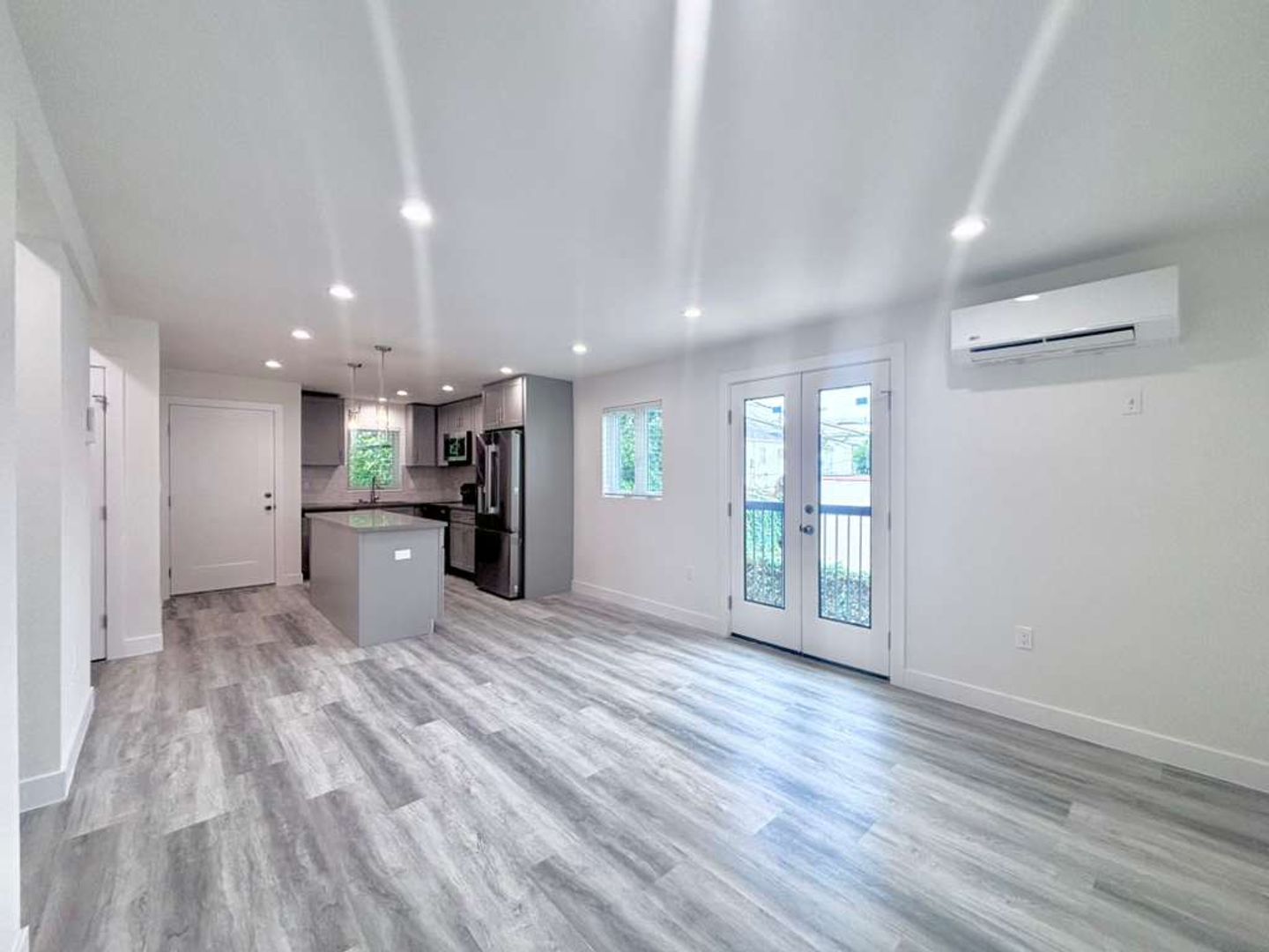 Los Angeles Apartment: 315-317 N. Detroit St.