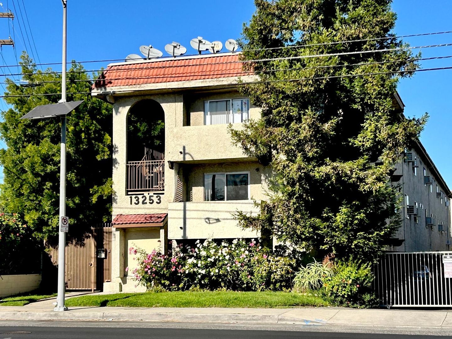 North Hollywood Apartment: 13253 Vanowen St.