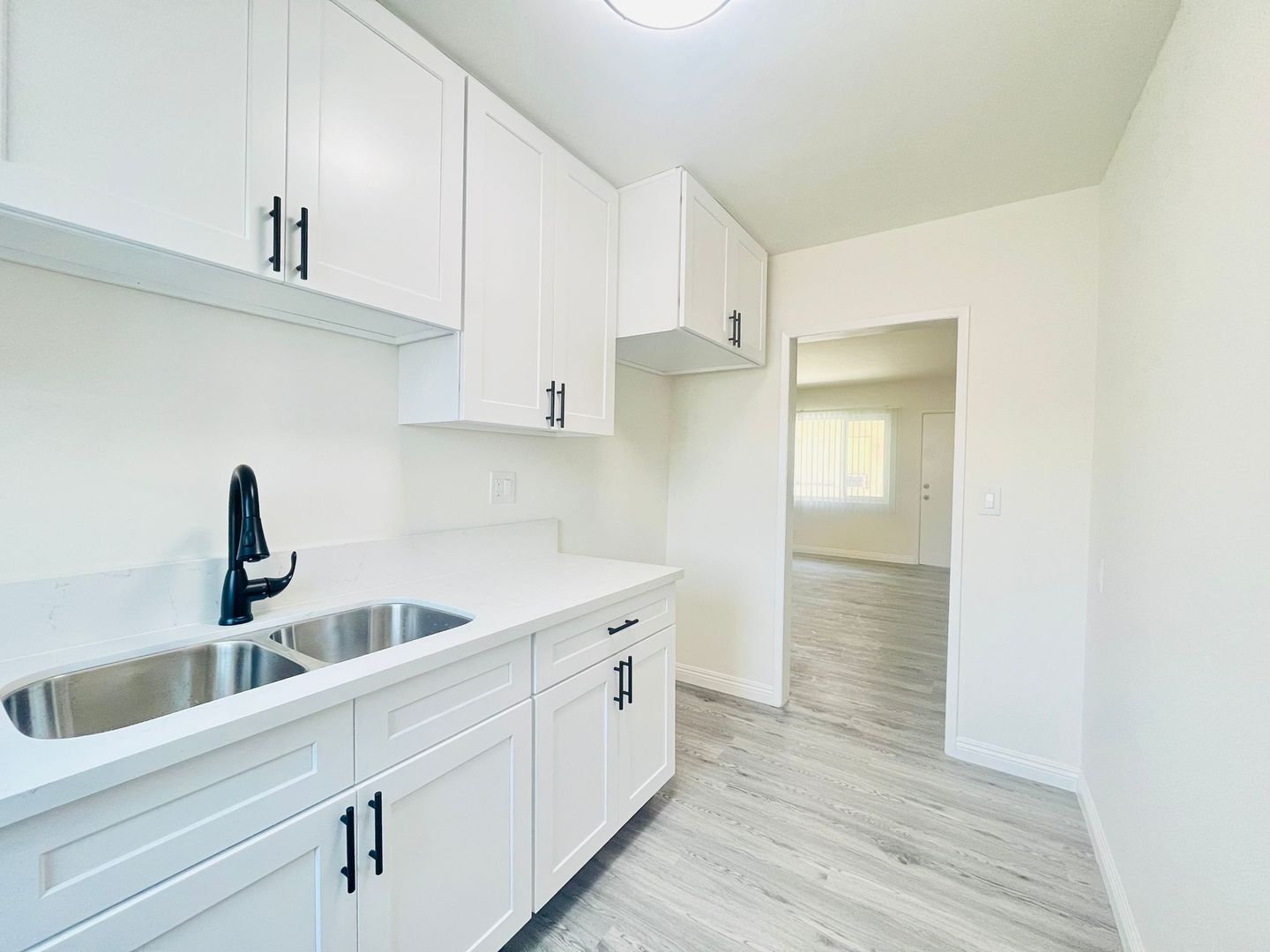 Los Angeles Apartment: 251 S. Loma Drive