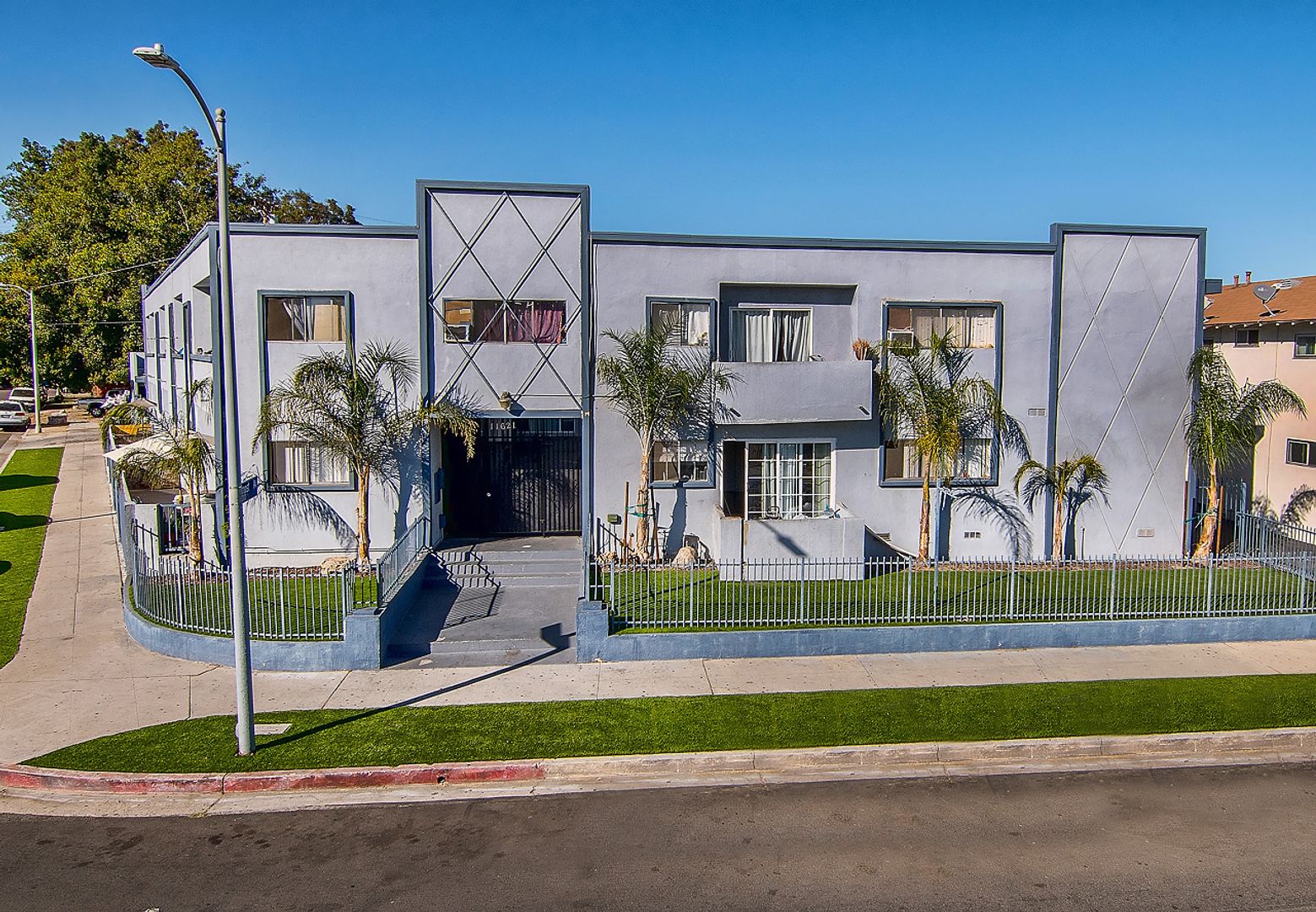 N. Hollywood Apartment: 11621 Sylvan Street