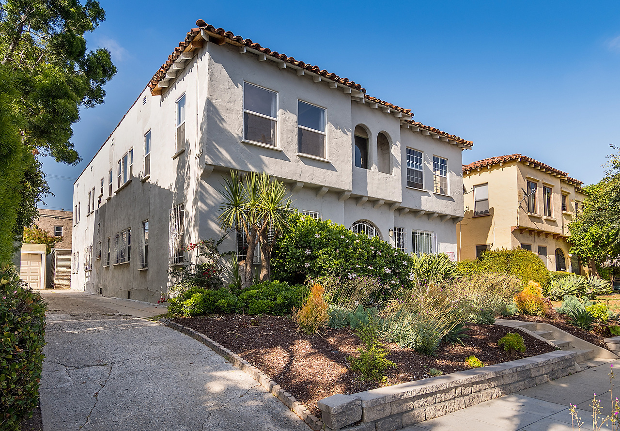 Los Angeles Apartment: 6135 Saturn Street