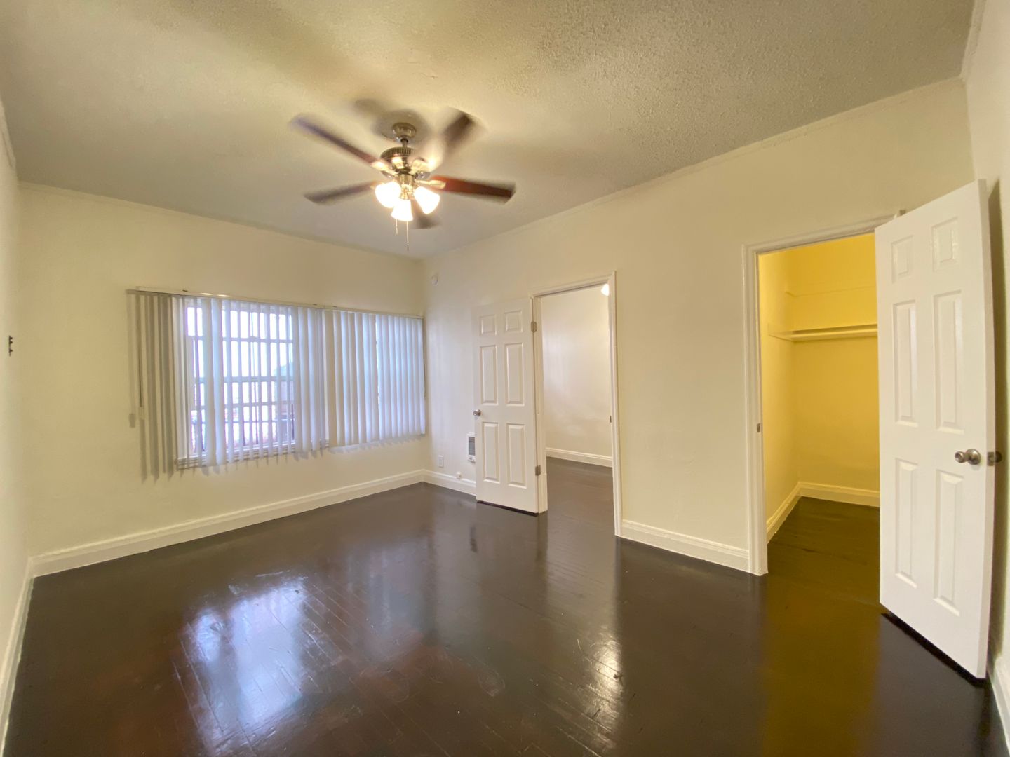 Los Angeles Apartment: 2743 San Marino Street
