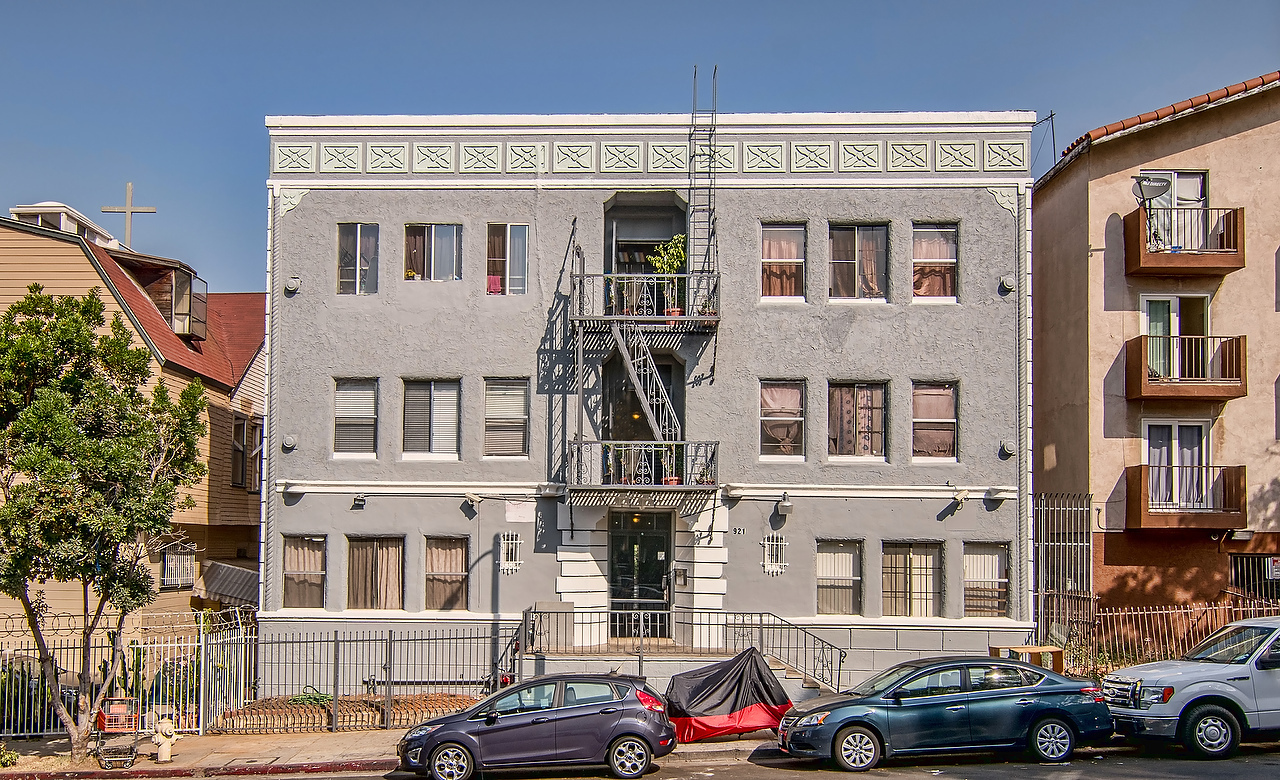 Los Angeles Apartment: 921 S.Bonnie Brae Street