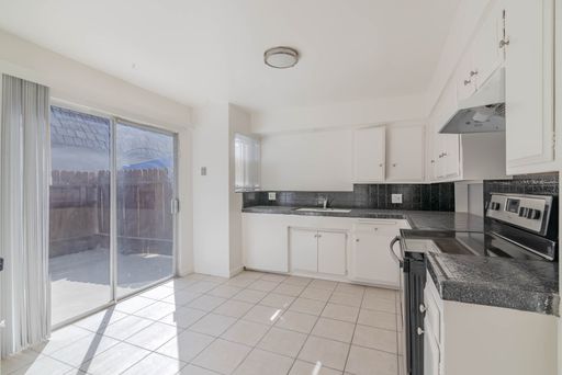 BEAUTIFUL REMODELED 2+2, MUST SEE!!!! (ONLY $500 DEPOSIT OAC) – photo 1