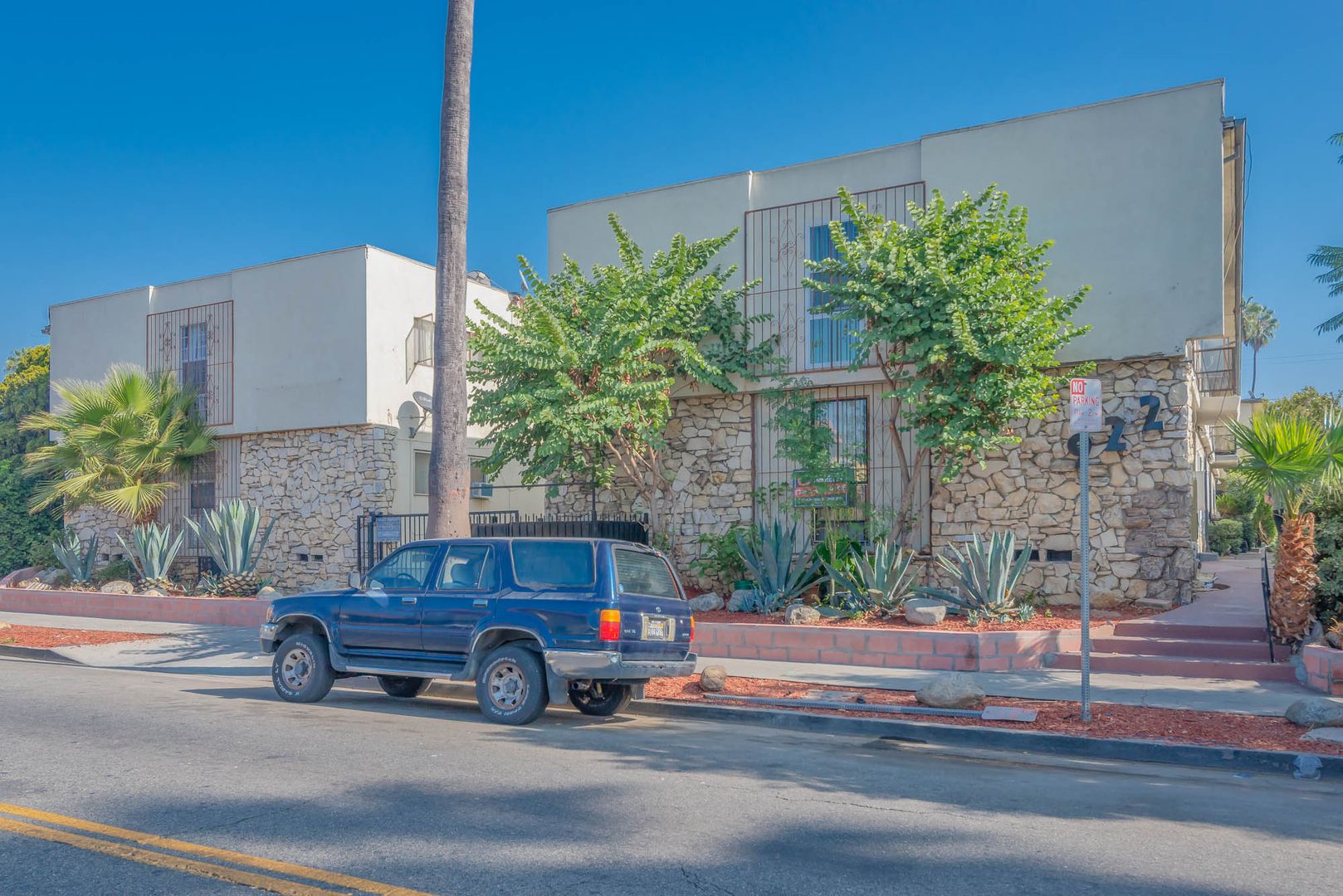 Los Angeles Apartment: 922 N. Normandie Ave.