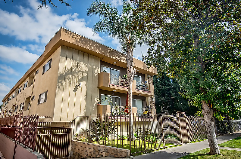 Los Angeles Apartment: 358 Commonwealth Ave.