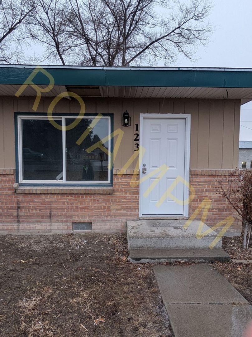 Hazelton Apartment: 121/123 Main Street