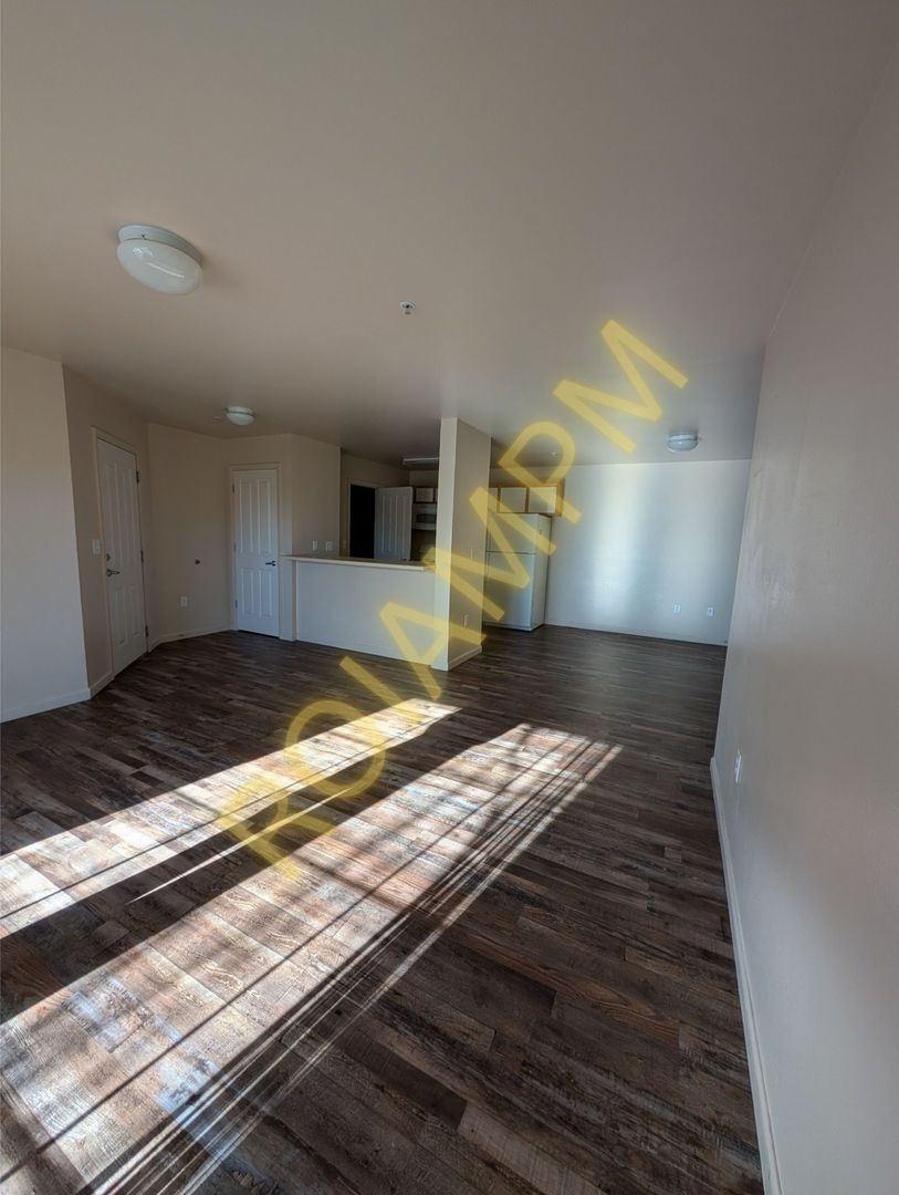 Burley Apartment: 256 W 3rd St